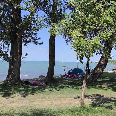Onebeach Apartman Siofok Exterior photo